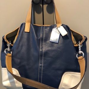 Authentic Coach tote/shoulder bag